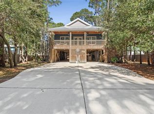 1114 Narbonne Pl, Dauphin Island, AL 36528