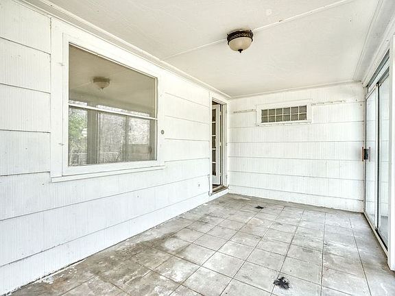 24th image of 262 Commodore Pkwy