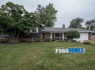 2 Sunset Cir, Bettendorf, IA 52722