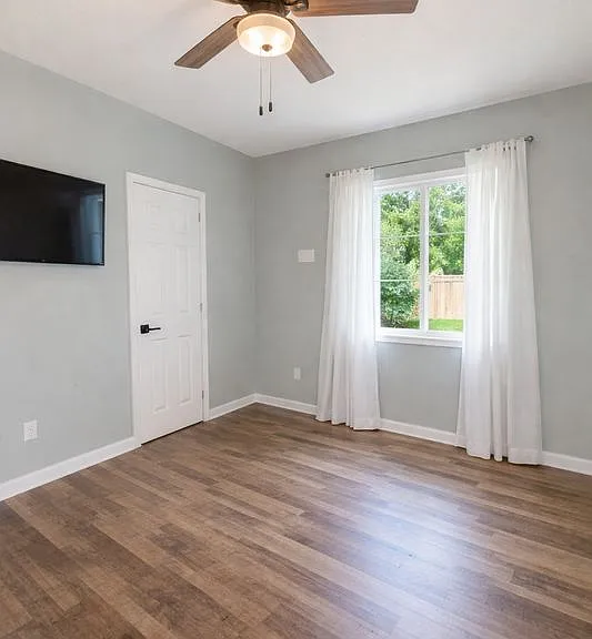 1818 Allen St — Photo 3