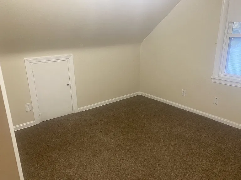 353 Jennings Ave — Photo 8