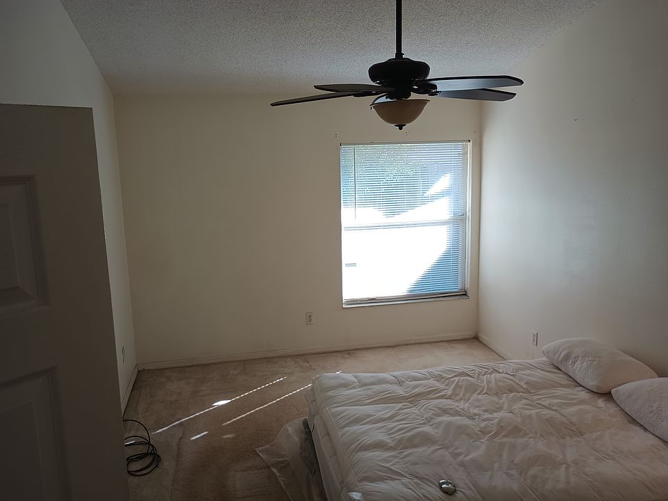 2nd image of 10768 Oak Glen Cir
