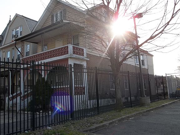3rd image of 166 Roseville Ave