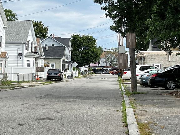 4th image of 262 Lowell Ave