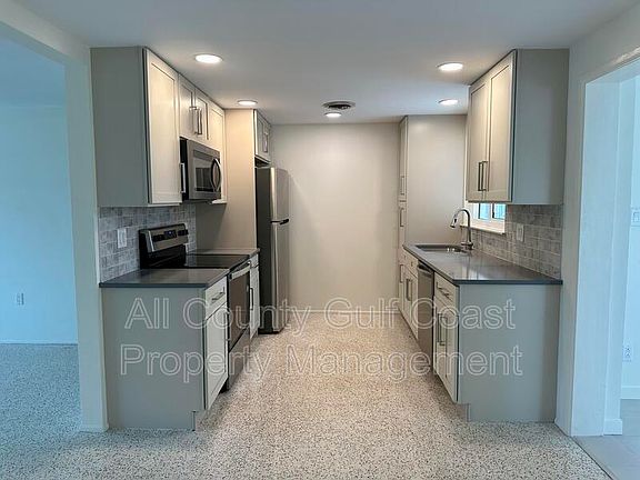 5th image of 344 Parkdale Dr