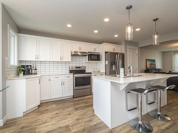 2nd image of 803 Secord Blvd NW