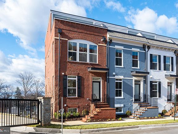 3rd image of 437 Holmwood Dr NE