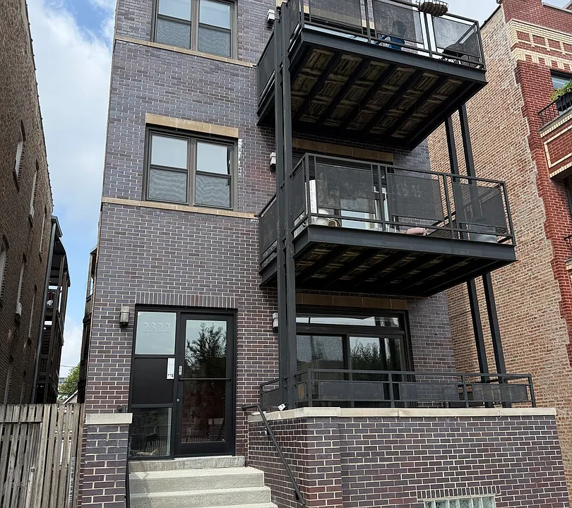 2322 W Augusta Blvd #1A