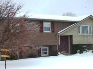 2 Evergreen Ct, Cranston, RI 02910