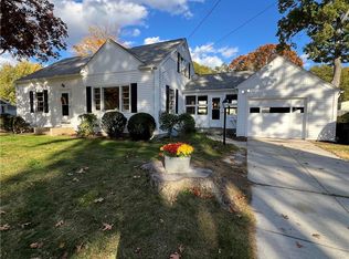 90 Park View Ave, Warwick, RI 02888