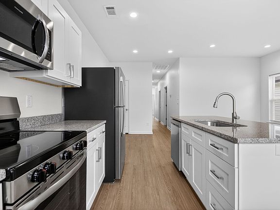 3rd image of 3109 W 11th St #B