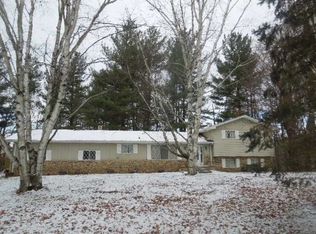 120 Maple Row Rd, Lapeer, MI 48446