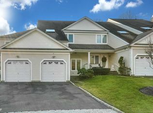 6 Lindbergh Cir, Huntington, NY 11743