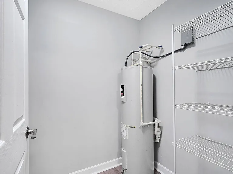 Stonewater Apartments — Photo 16