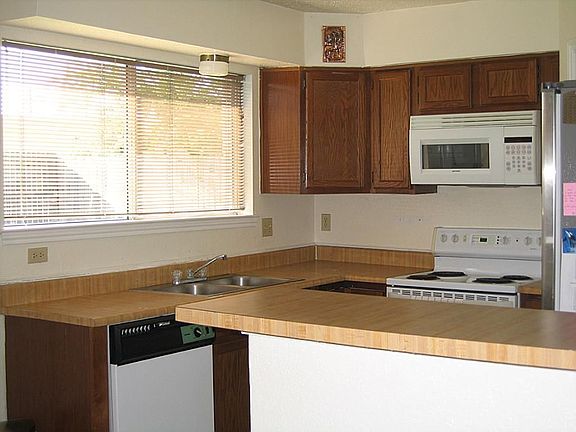 3rd image of 1226 Summer Park Ln
