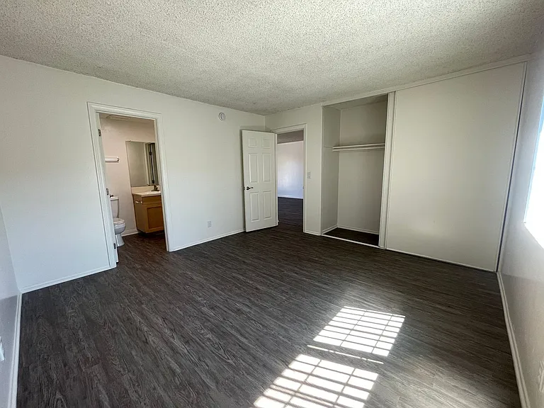 Villa Del Sol Apartments — Photo 118