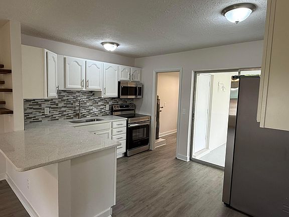 4th image of 2369 NE Rustic Way