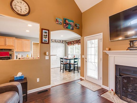5th image of 114 Thoroughbred Way