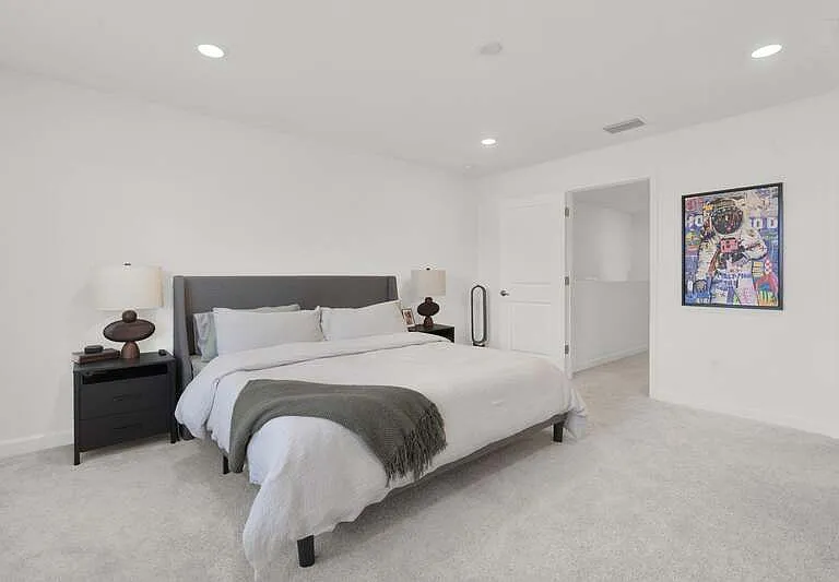 4246 Lagoon Shore Dr — Photo 10