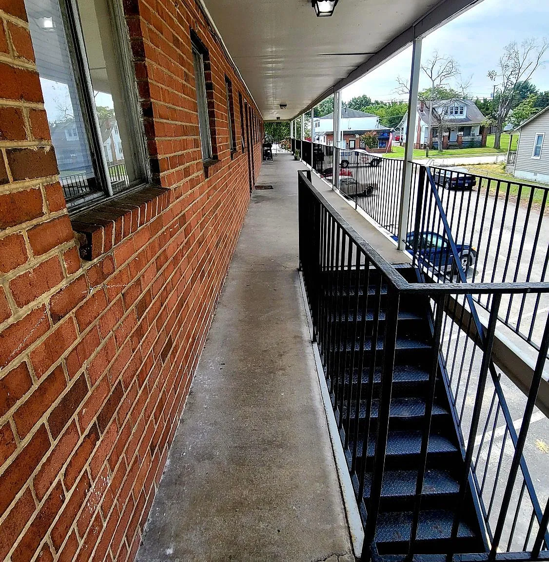 2 bed, 700 sqft, $995 — Photo 2