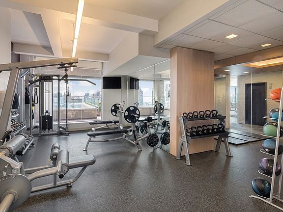 4th image of 401 E 80th St APT 31F
