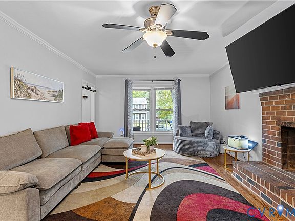 3rd image of 10112 Huntersdell Ln