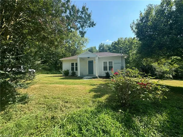 109 Canipe Ln, Jonesville, NC 28642