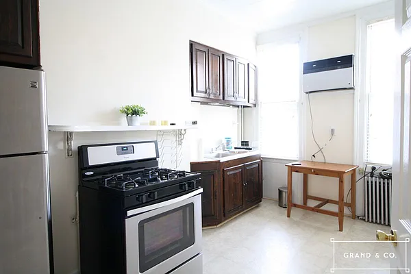 Rented by Grand & Co. | media 21