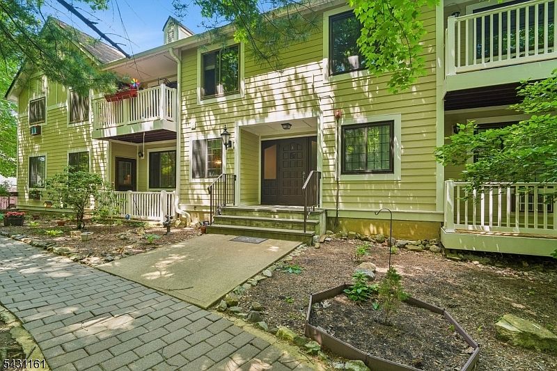 1st image of 18 B Foxwood Dr Unit B BLDG 18 #B