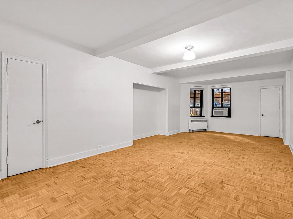 1st image of 310 E 44th St APT 218