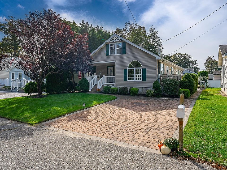 1st image of 418 Fern Rd