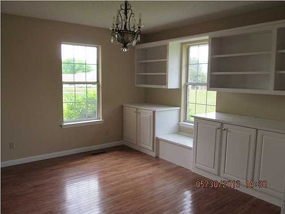 3rd image of 111 Creek Dr