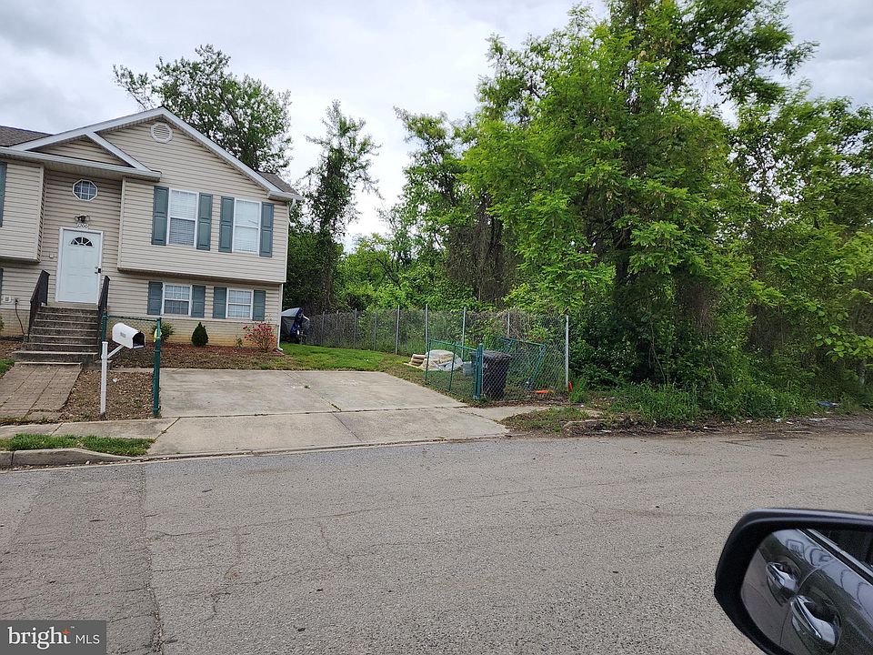 2nd image of 1204 Fairmount Heights Dr