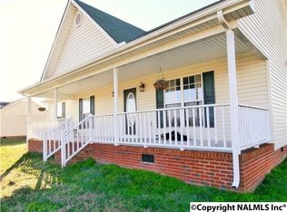 4 Meadowbrook Dr, Fayetteville, TN 37334