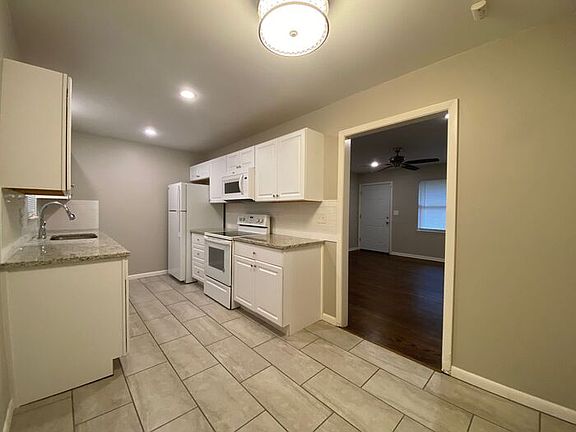 4th image of 3709 E 107th Ter