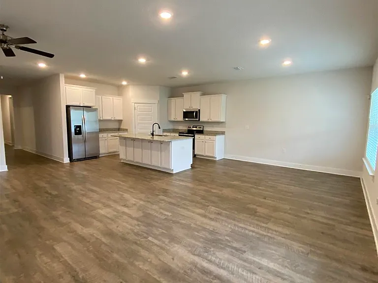 5870 Danbury Blvd — Photo 18