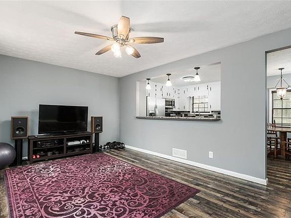 5th image of 3944 Woodland Cir SE