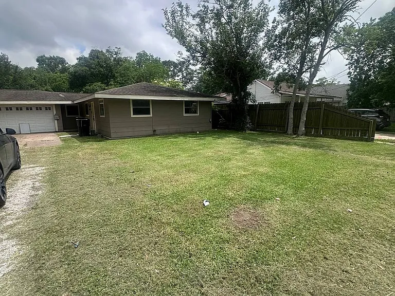 6648 Val St — Photo 9