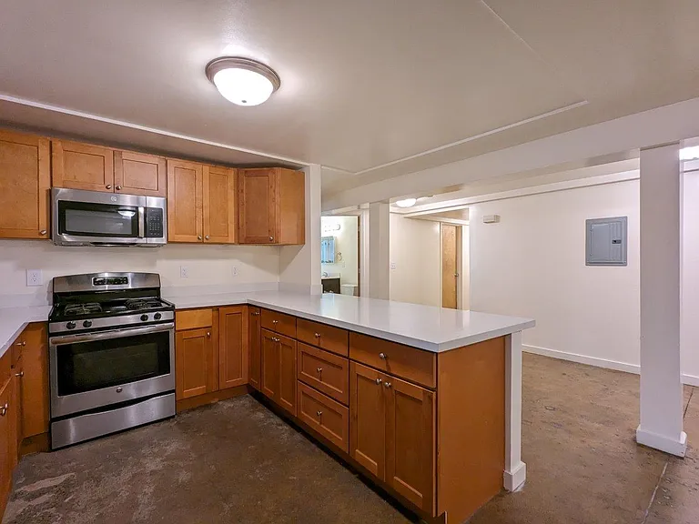 Hillegass Court Apartments — Photo 14