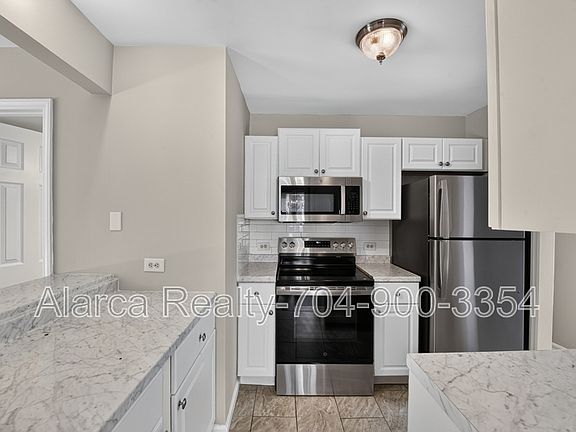 3rd image of 3134 Driftwood Dr APT A