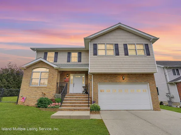 22 Ficarelle Dr, Staten Island, NY 10309