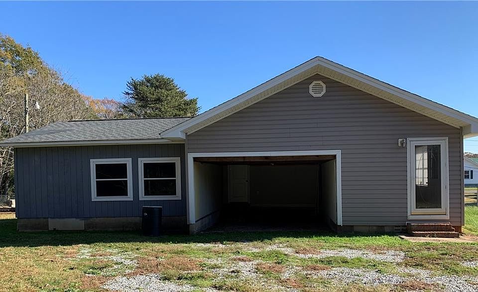 1st image of 122 McGowan Ave