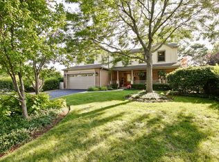 135 N Dymond Rd, Libertyville, IL 60048