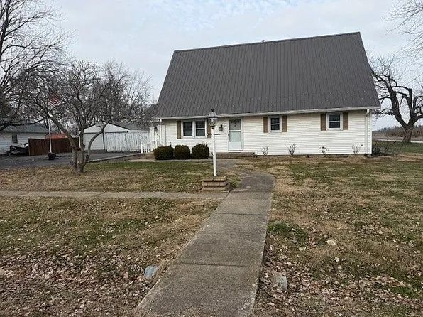 100 Adams St, Coatsburg, IL 62325