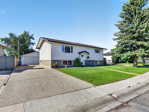 152 S Maddock Way NE, Calgary, AB T2A 3X3