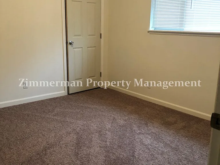 2727 Gateway St #35 — Photo 8
