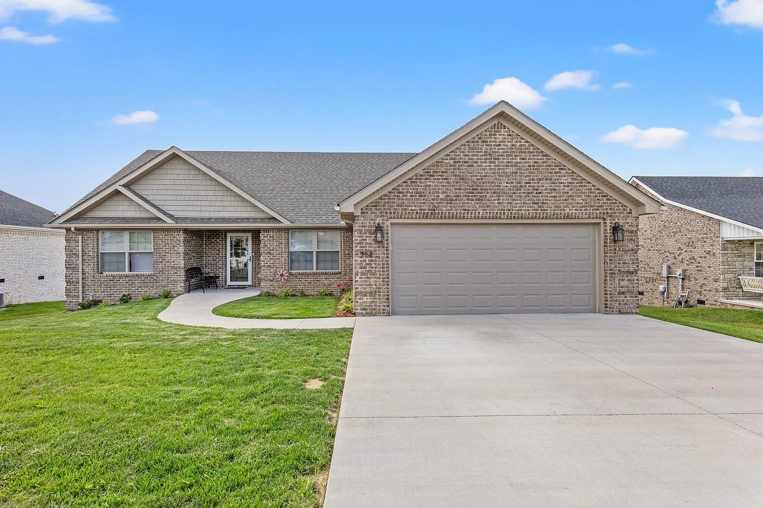 714 Goldenwood Dr photo 1