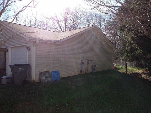 3rd image of 120 Starburst Ln