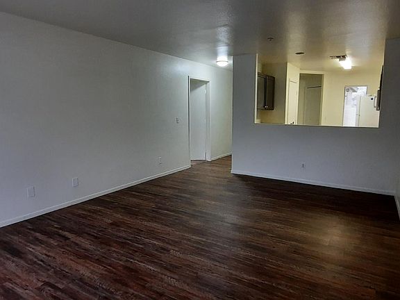 5th image of 4430 E Van Buren Ave
