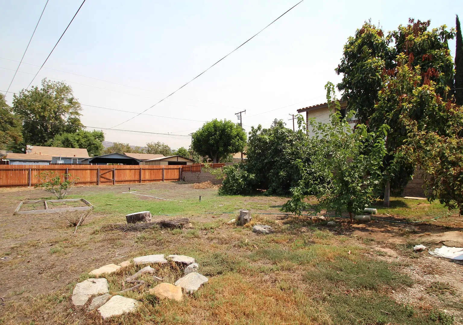 2 Bedroom House for Lease. Great San Dimas Location, Very Large Back Yard. — Photo 3
